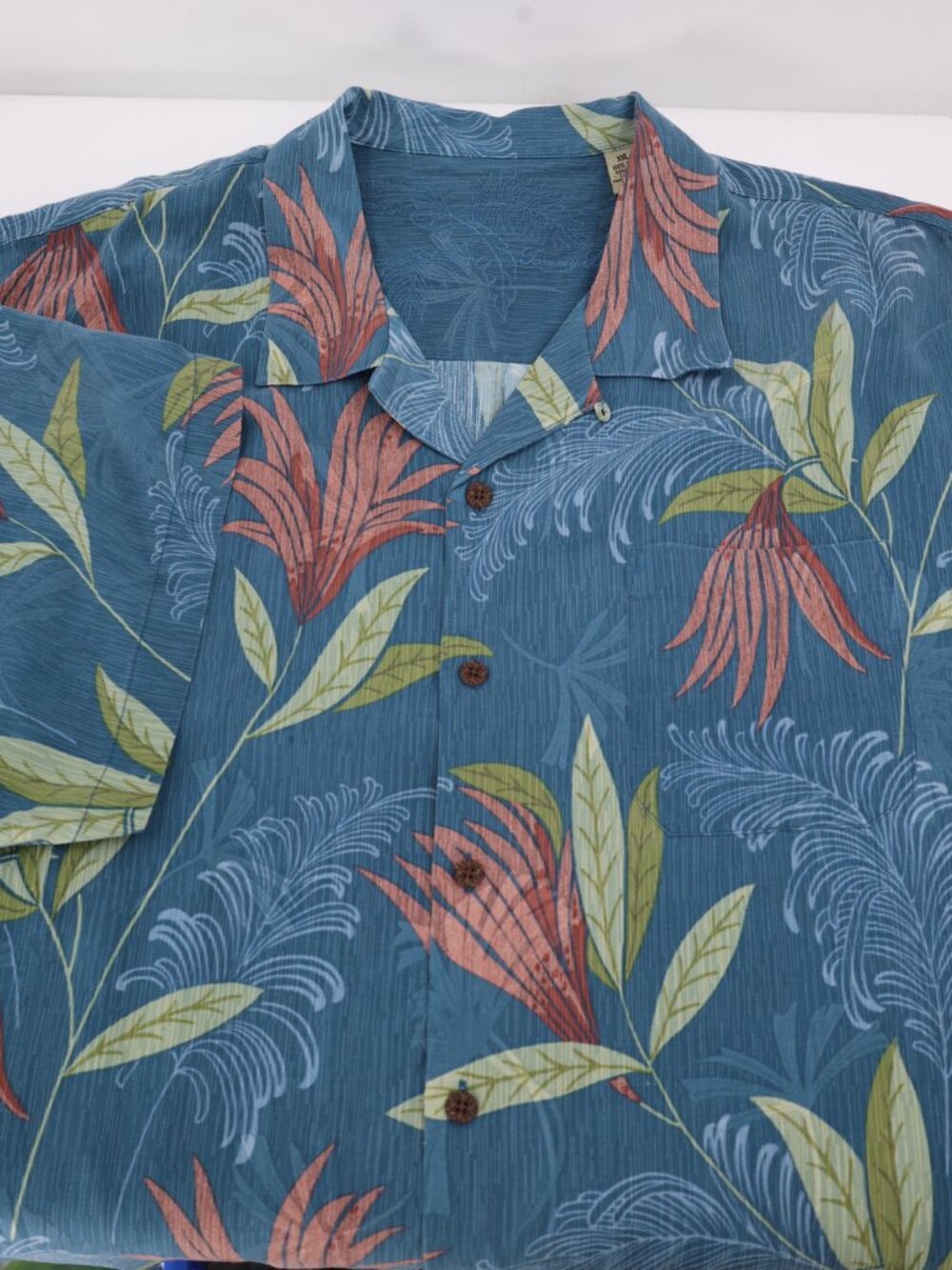 Tommy Bahama Hawaiian Shirt Men 2XL Silk camp Tropical floral loop collar Resort